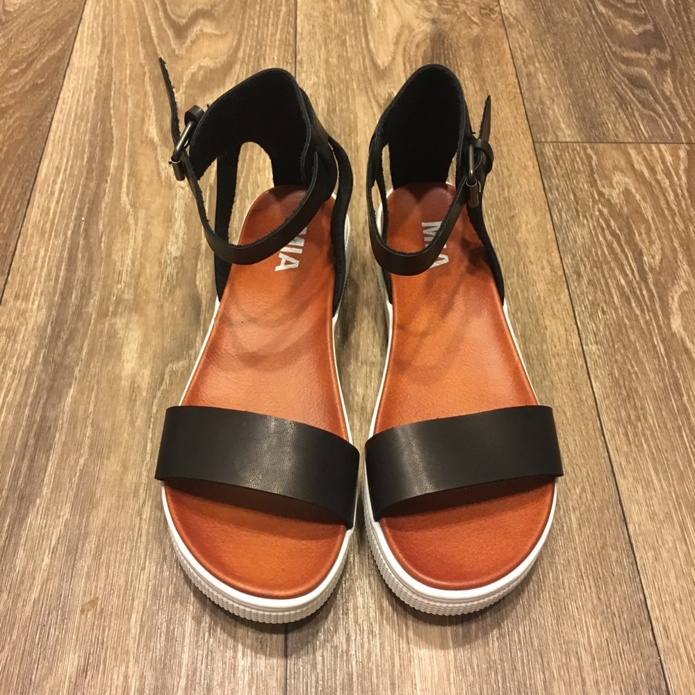 Never Worn White Bottom Sandal